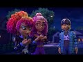 Clawdeen Shows Howleen & Barkimedes the Human World! | Monster High