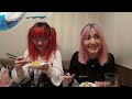 Interview with two Spanish women who love Japan while trying Japanese food at an izakaya.