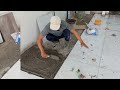 Tiling the living room floor using 60×60 ceramic tiles in a creative way