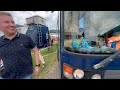De laatste fanbus🚎 van Max Verstappen 🦁arriveert op de camping ⛺ bij Bas en In-Grid 🙈
