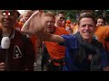 Oranjekoorts stijgt: enorme stoet met fans loopt door Hamburg