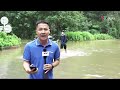Kéo xe qua vùng ngập nước kiếm bộn tiền vì Đại lộ Thăng Long ngập sâu | VTV24