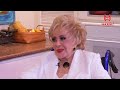 La diva del cine, teatro y televisión Silvia Pinal y Maxine, nos preparan un “CEVICHE VEGETARIANO”.