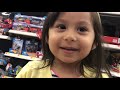 COMPRANDO BRINQUEDOS NO SUPERMERCADO COM A CHLOE