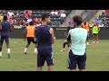 Calafiori speaks with Arteta at Arsenal USA TRAINING