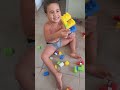 Noah tá brincando