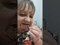 comendo minha conserva de cenoura e cebola !