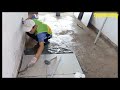 The process of tiling apartment toilet walls is creative, fast and beautiful