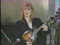 Nancy Wilson--How she plays Battle Of Evermore on mandolin