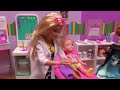 Arm cast ! Elsa and  Anna toddlers -  Barbie is the doctor