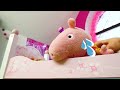 Peppa Pig e George Brincam de Esconde-Esconde nas Alturas. Vídeo Infantil com Brinquedos