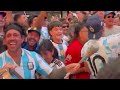 La POLICÍA IMPRESIONADO con la HINCHADA ARGENTINA en EE.UU