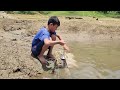 Orphan boy: Trap fish with fishing rods made from scrap bottles,sell fish to buy eggs to eat