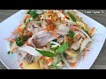 How to make chicken salad with onion and laksa leaves