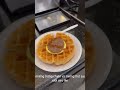 Lần đầu ăn tự làm waffle ở khách sạn . Lúa quá lúa luôn.