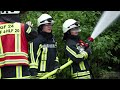 [MASSIVER BRAND IM DACHGESCHOSS!] - Flammen aus mehreren Fenstern ~ Stadtalarm Feuerwehr Langenfeld