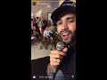 Gusttavo Lima aparece de surpresa em bar e oferece drink a clientes + brincando com Gabriel