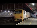 3 Comboios na estacao ferroviaria de Crewe, Gra-Bretanha