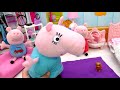 Peppa Pig e George abrem uma lojinha com massinha! História com brinquedos de pelúcia em português