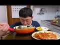 미역국에 밥 말아서 생김치랑 맛있게 먹었습니다 속편하게 은근히 계속 들어가는 미역국 먹방MUKBANG