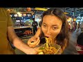 Miss Pattaya Spaghetti serves us clams