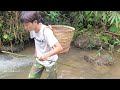 Super awesome fish trapping skills. Rescue the poor abandoned dog. Make a dog cage.Binh's daily life