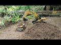 RC Excavator Dan Dump Truck Sedang Muat