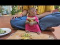 Smart Baby Monkey Icy ask mom to fried eggs with vegetable for her