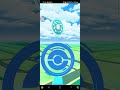 atrapando un meowth en pokemon go con ianixa, dane y simon