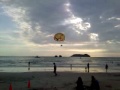 Volando en parasail en ML Antonio