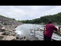 Pescando en la presa