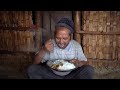 jungle man cooks wild mushroom curry @junglefamilycooking