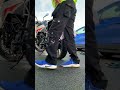 How to use a rear paddock stand for my motorcycle. (How I use) KTM 390 Duke. Noobs or weaker people