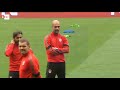 PEP GUARDIOLA  EXPLICA  A LEO  MESSI