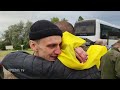 Seltene Einblicke: Bilder aus dem größten Kriegsgefangenenlager in der Ukraine | SPIEGEL TV