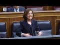 Cayetana Álvarez de Toledo acorrala a Carmen Calvo en el Congreso