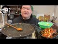 얼큰이 돼지술국에 이즈백 한 잔 ! 추운 날씨엔 뜨끈한 국물 과 소주죠 MUKBANG