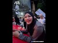 Ameena berhati malaikat! Bagi-bagi uang buat ojol