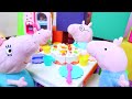Peppa Pig e a Visita da Formiga de Brinquedo: Diversão na Cozinha!