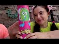 프링글스를 먹으면 무엇으로 변할까요! 마법 Giant Pringles Elsa Frozen vs Hulk Mukbang PelMen #2