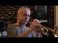 Juan Cruz de Urquiza probando la YAMAHA YTR-3335 PURO BRASS