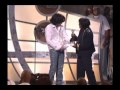 Michael Jackson entrega premio a su Idolo James Brown sub. Español
