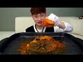 ASMR 매콤한 비빔면과 통훈제삼겹살 스팸 김치고기만두 해쉬브라운 먹방~!! Spicy Noodles With Smoked Pork Spam Hash Brown MuKBang~!!