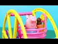 Peppa Pig y el día lluvioso | Vídeos con juguetes para niños